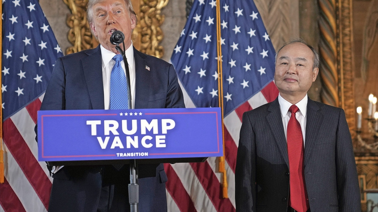 Masayoshi Son hat Donald Trump (links) im Dezember in Mar-a-Lago besucht.