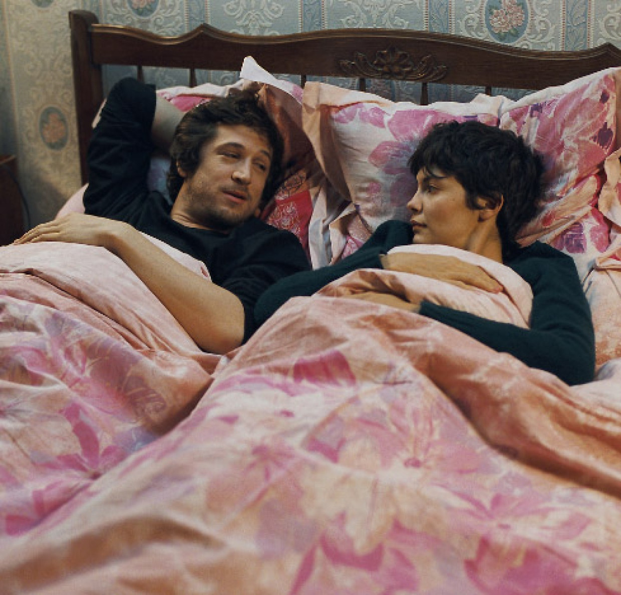 Franck (Guillaume Canet) und Camille (Audrey Tautou) teilen sich das Bett unfreiwillig