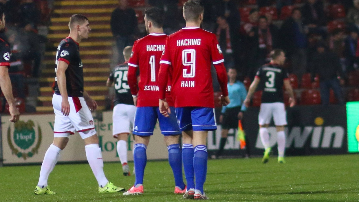 Ehemalige Bundesligisten unter sich: Szene aus dem Drittligaspiel SpVgg Unterhaching gegen 1.FC Kaiserslautern im November 2018.