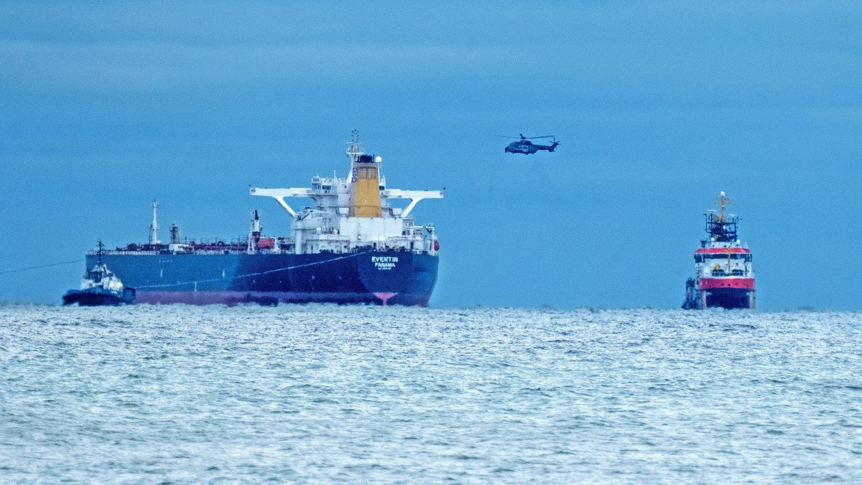 Schwimmende Gefahr: Der Öltanker Eventin vor Sassnitz