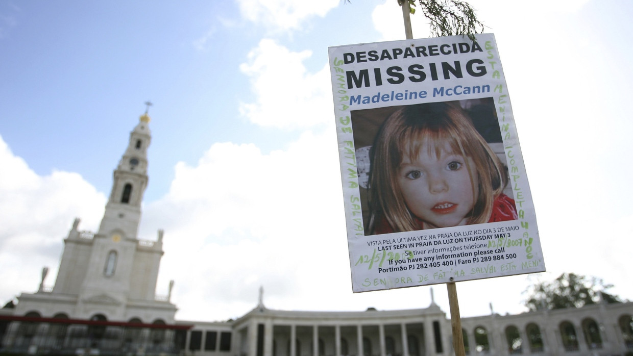 Ein Bild des vermissten britischen Mädchens Madeleine McCann in Portugal