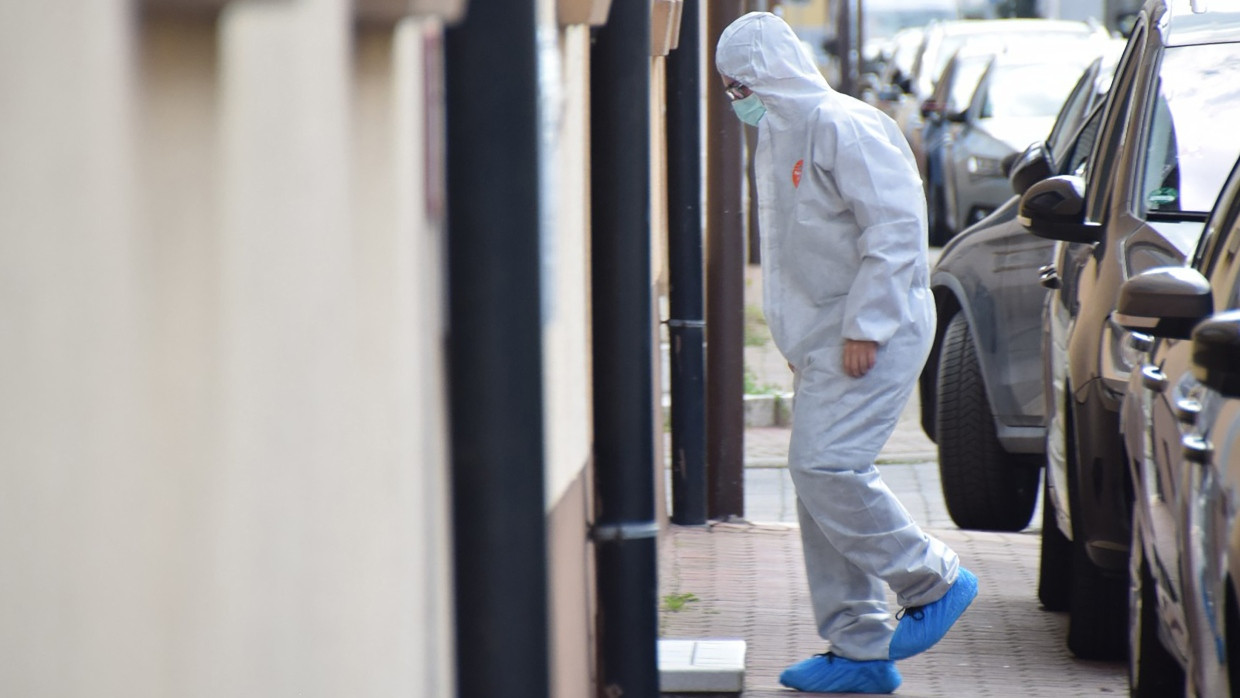 Einsatzkräfte der Polizei und Spurensicherung im Einsatz in Hockenheim.