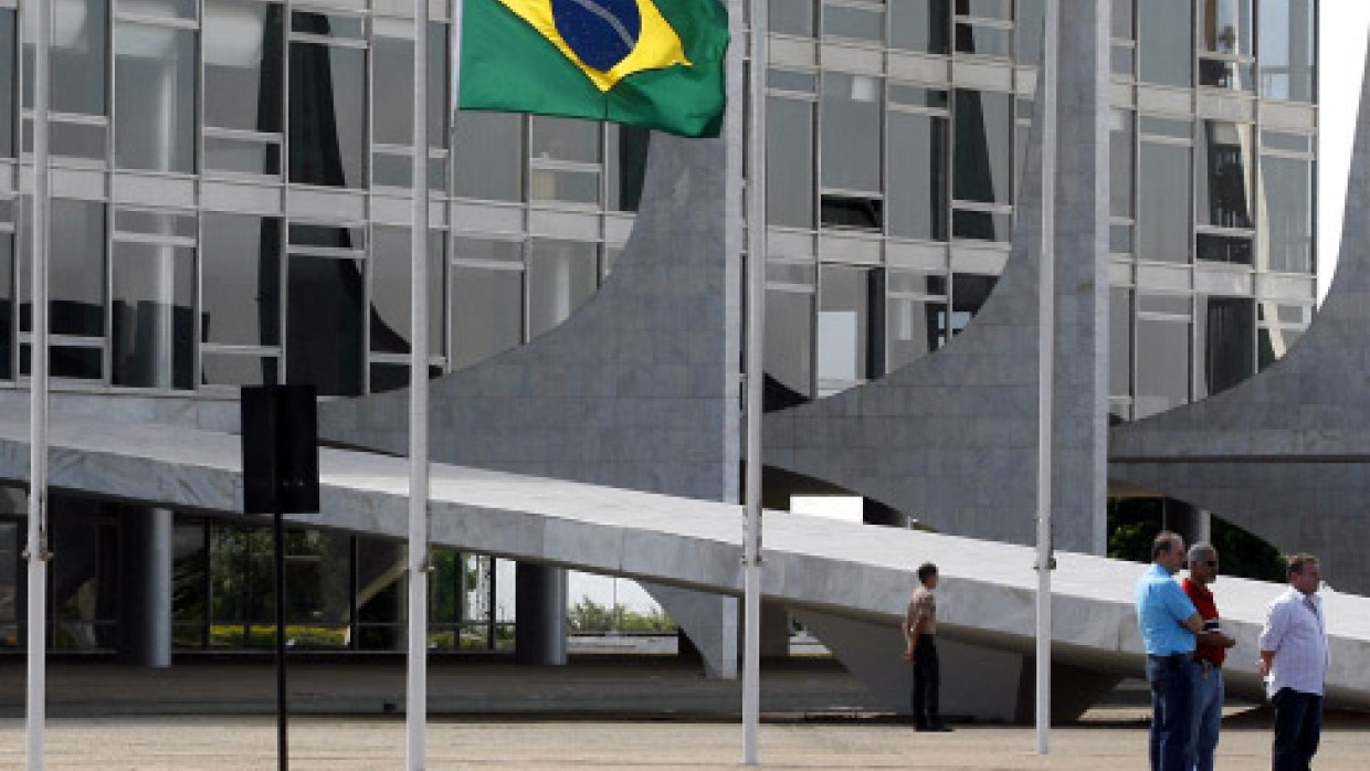 Brasiliens Flagge auf Halbmast: Die Luftsicherung hat versagt