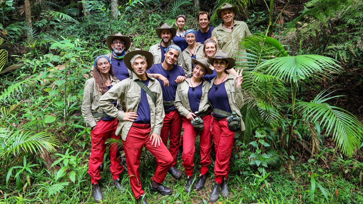 Die Dschungelstars Lilly Becker (von links nach rechts), Pierre Sanoussi-Bliss, Sam Dylan, Maurice Dziwak, Timur Ülker, Edith Stehfest, Anna-Carina Woitschack, Alessia Herren, Jörg Dahlmann, Nina Bott, Yeliz Koc, Jürgen Hingsen stehen zum Start der RTL-Realityshow „Ich bin ein Star - Holt mich hier raus!“ im australischen Dschungel.