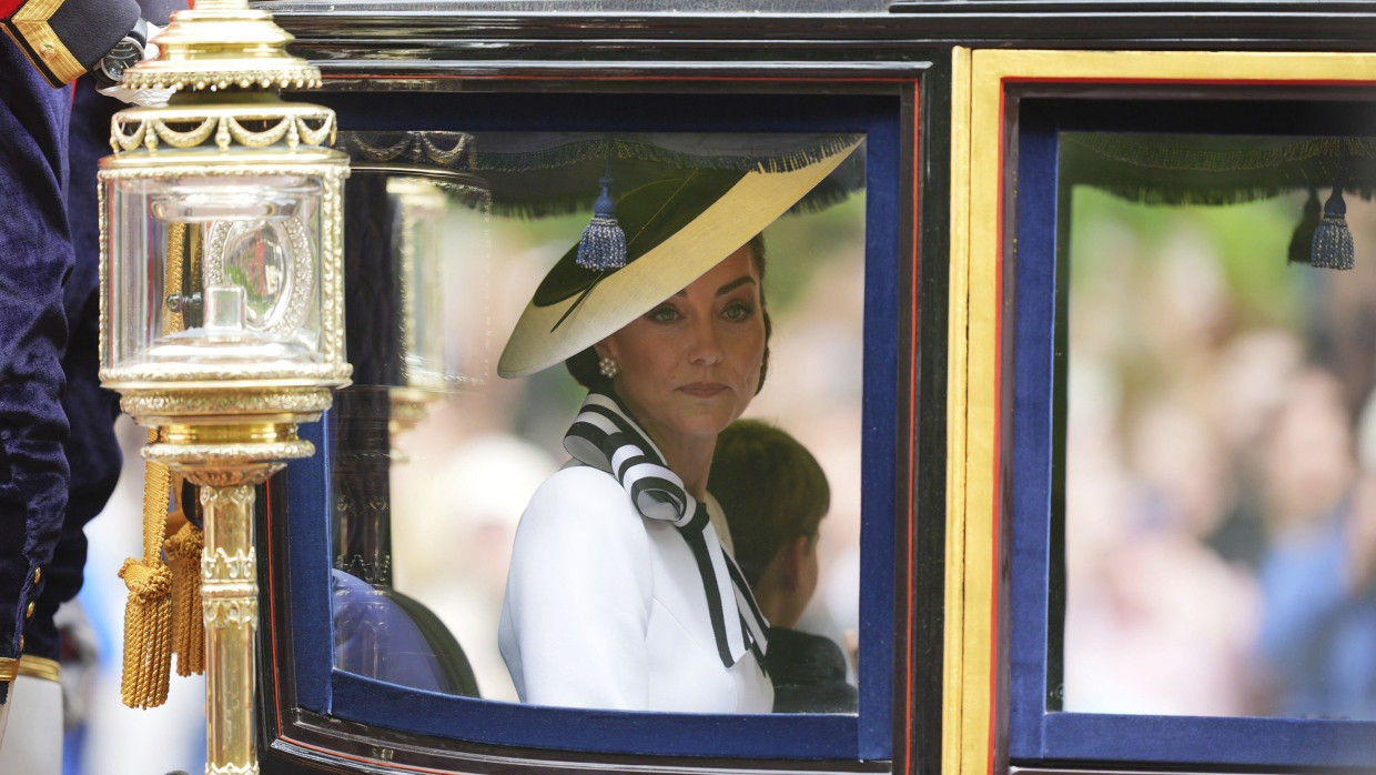 Erster Auftritt seit ihrer Bauch-OP: Prinzessin Kate fährt Mitte Juni in einer Kutsche zur „Trooping the Colour“-Zeremonie.