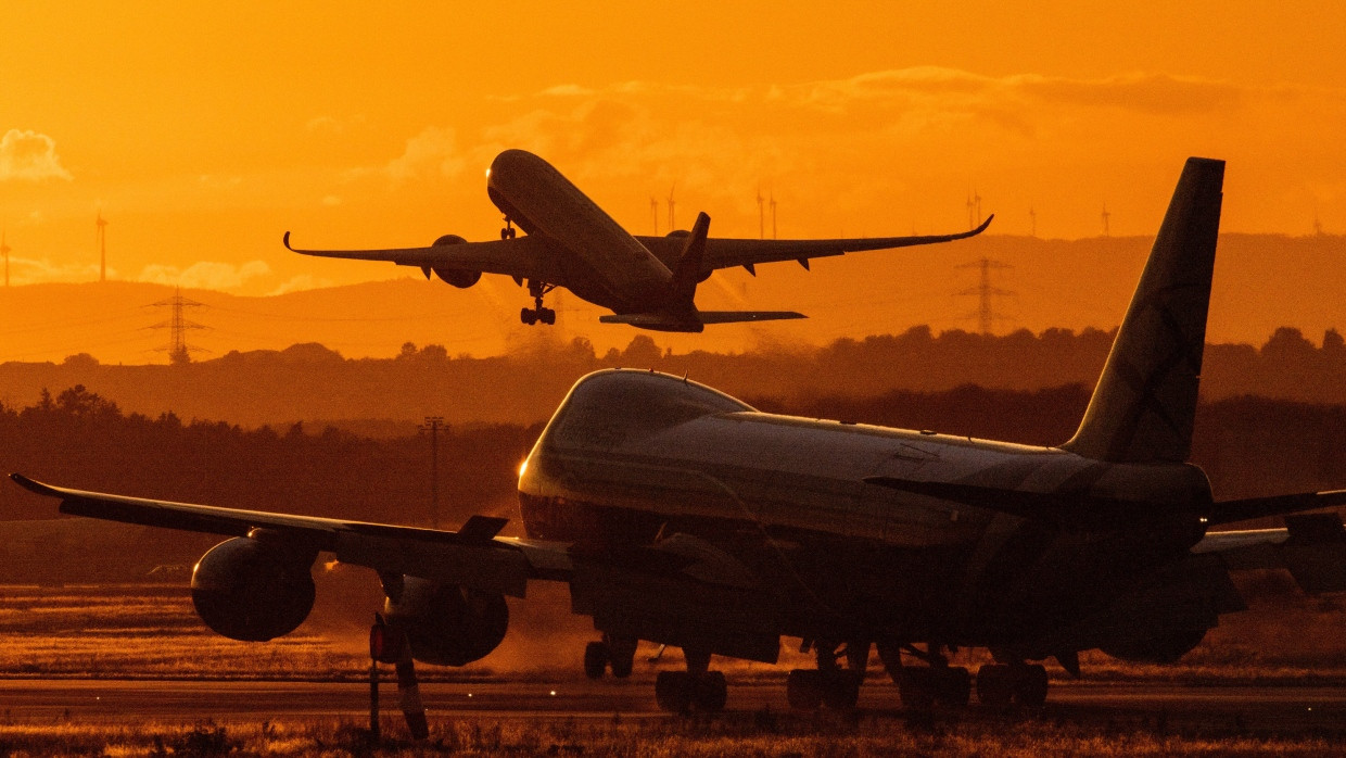 Start in Frankfurt: Das Gutachten sieht einen Klimaschutznachteil für EU-Fluggesellschaften-