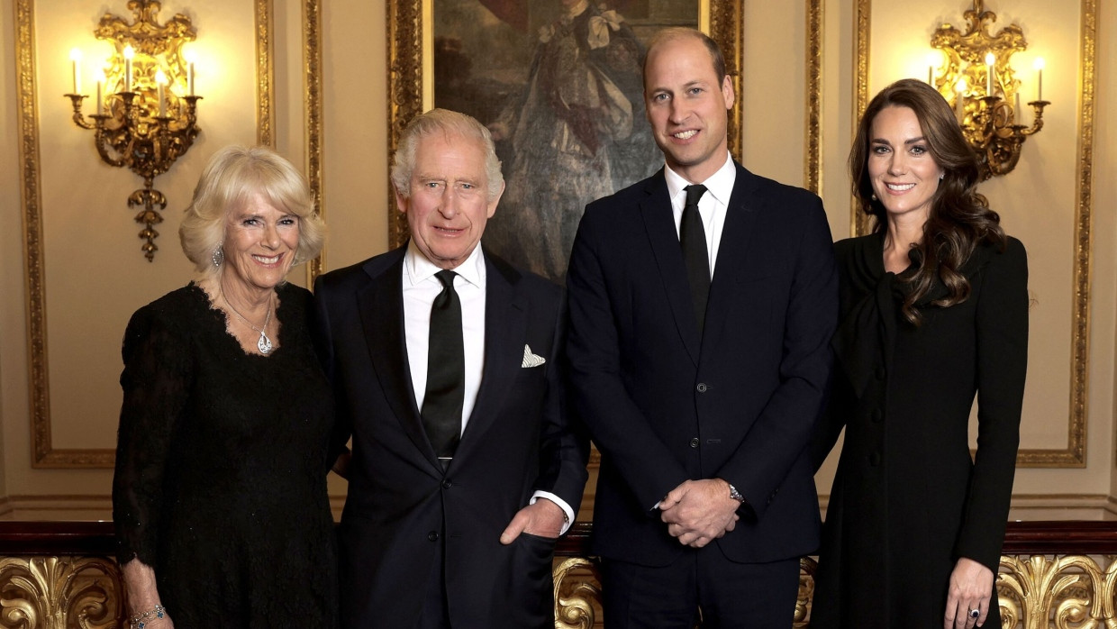 König Charles III. mit Camilla, seinem Sohn William und Kate auf einem Foto vom 18. September, das am 1. Oktober vom Buckingham Palace veröffentlicht wurde