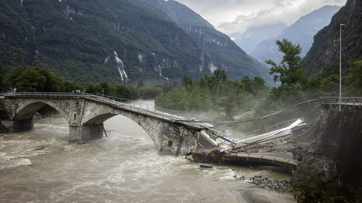 Von den Unwettern zerstört: die Visletto Brücke zwischen Visletto und Cevio.