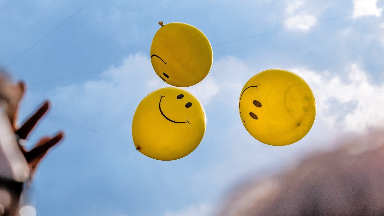 Lachen bringt Leichtigkeit - nicht nur im New Yorker Central Park, über dem diese Smiley-Ballons in die Luft stiegen.