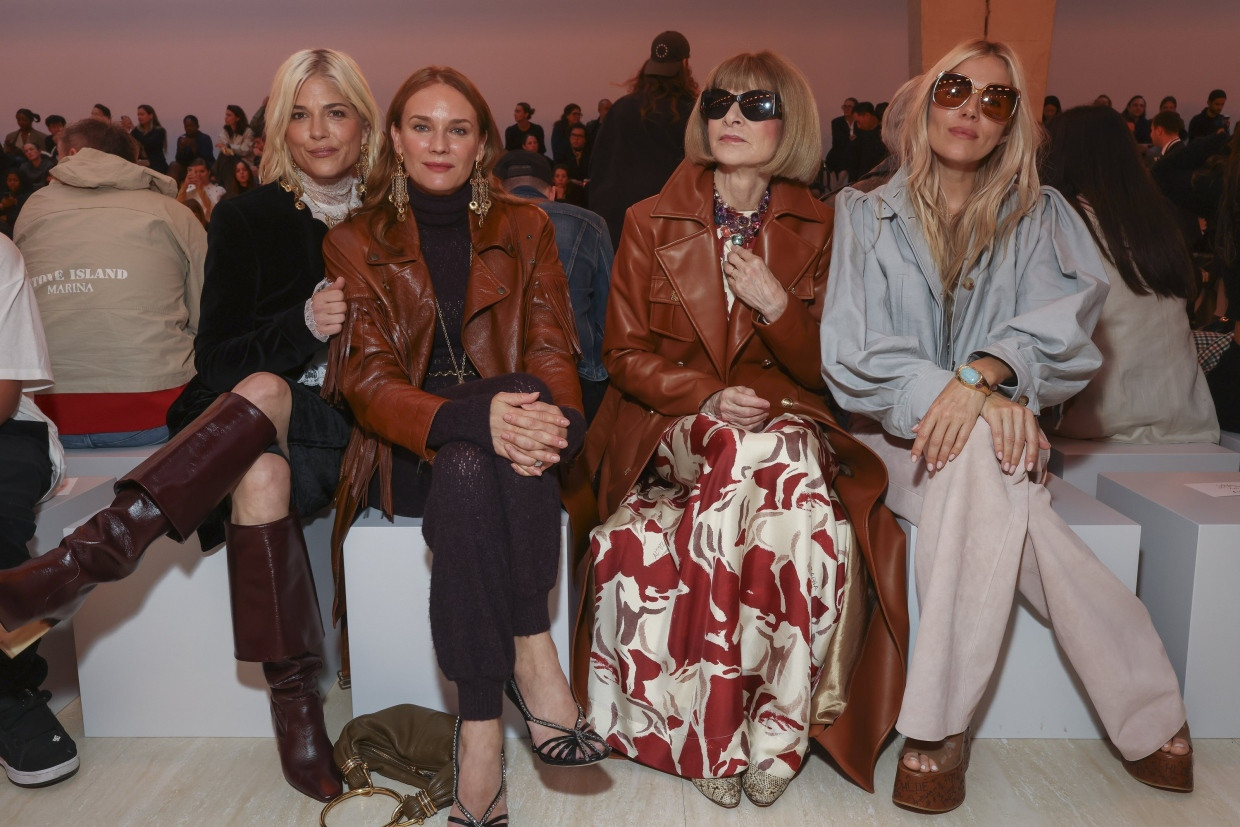 Selma Blair, Diane Kruger, Anna Wintour und Sienna Miller (von links nach rechts) am Donnerstag bei der Schau von Chloé in Paris