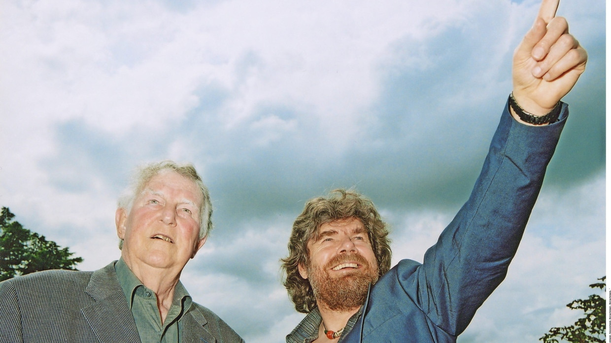 Im März 2003 in Auckland: „Ein großzügiger Mensch“ sei Edmund Hillary (links) gewesen, sagt Reinhold Messner über den neuseeländischen Erstbesteiger des Everest. Hillary starb im Januar 2008 im Alter von 88 Jahren. Messner, der den Everest 1978 mit Peter Habeler als Erster ohne Flaschensauerstoff bestieg, wird im September 79 Jahre alt.