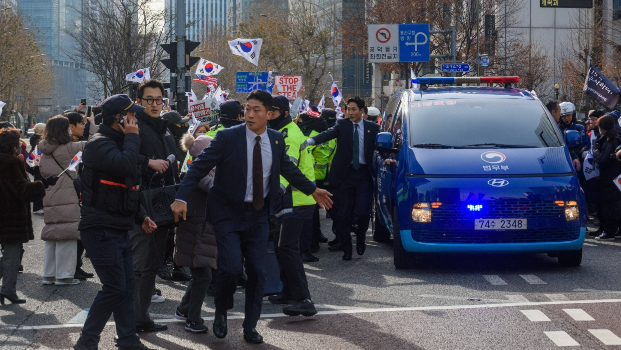 Südkoreas entmachteter Präsident Yoon ist erstmals vor Gericht in Seoul erschienen.