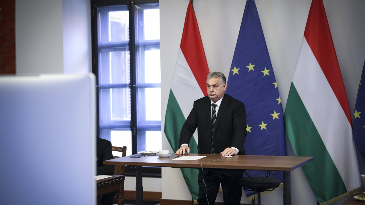 Nach einer Videokonferenz zwischen EU-Ratspräsident Charles Michel und Viktor Orbán am Montag veröffentlichte das Büro des ungarischen Premierministers dieses Foto.