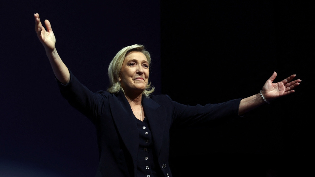 Siegerin: Marine Le pen jubelt am Sonntagabend in Hénin-Beaumont.