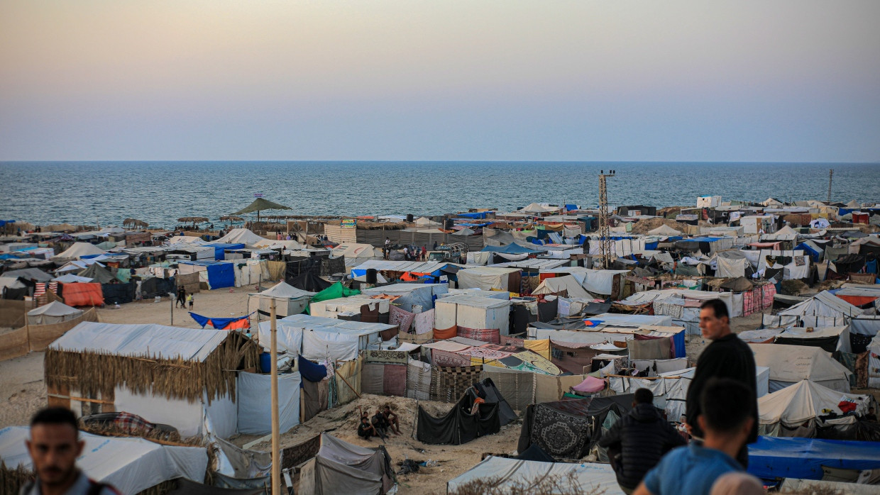 Behelfsmäßige Zelte für vertriebene Palästinenser stehen im Mawasi-Gebiet in der Stadt Chan Junis im südlichen Gazastreifen.