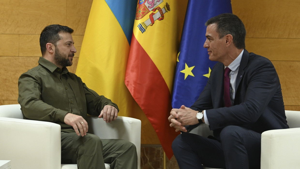 Beim letzten Treffen der Europäischen Politischen Gemeinschaft im spanischen Granada sprach der ukrainische Präsident Wolodymyr Selenskyj mit Spaniens Ministerpräsident Pedro Sánchez.