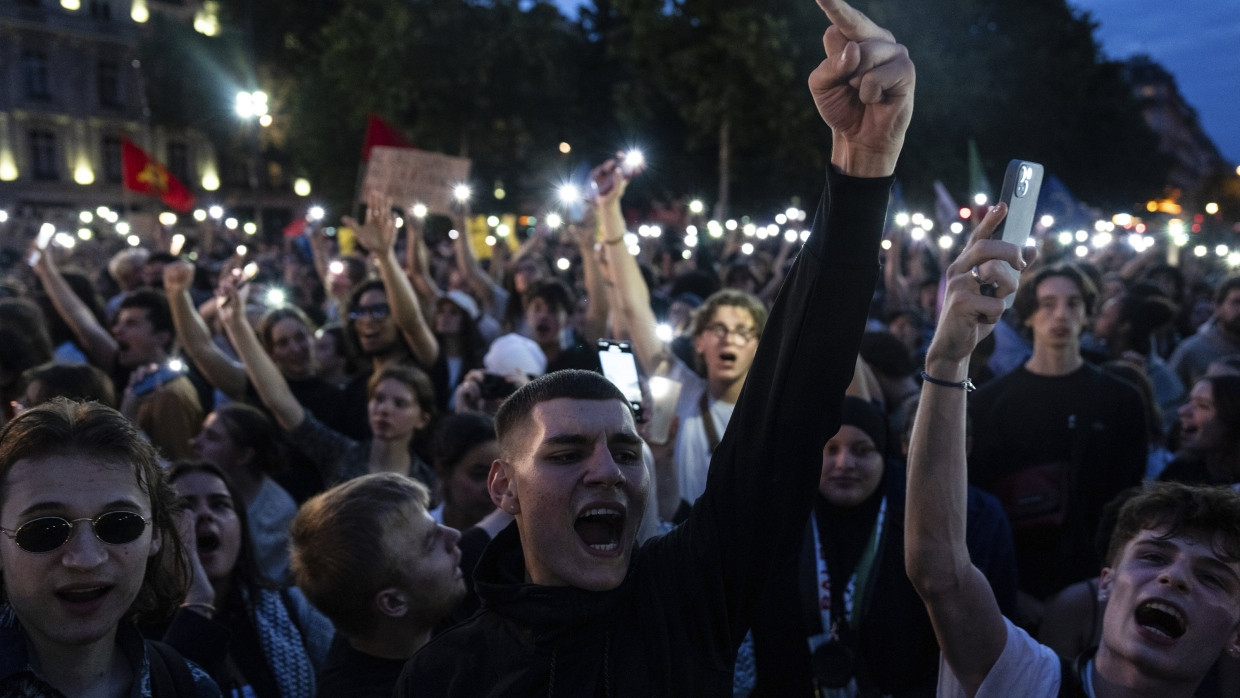 Tausende protestierten auf dem Place de la République gegen Rechtsextremismus.