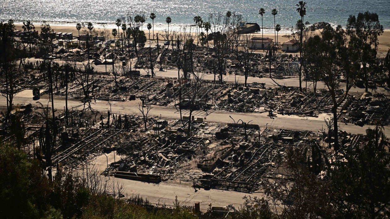 Schutt und Asche: Niederberannte Häuser in Pacific Palisades.