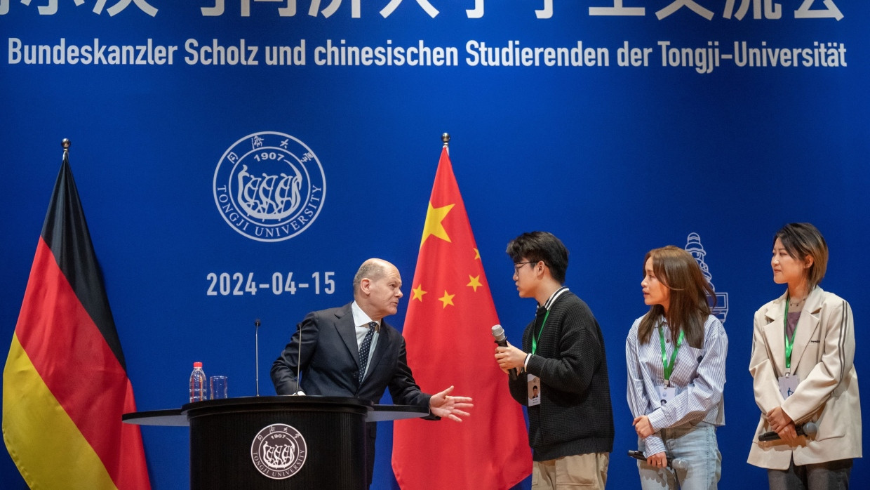 Gute Tipps: Scholz spricht vor den chinesischen Studenten der Tongij-Universität.