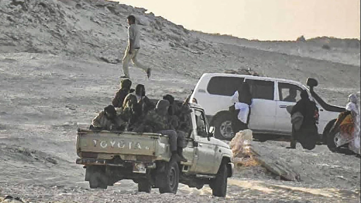 Ein Foto, das die marokkanische Armee ausgegeben hat, soll Mitglieder der „Befreiungsfront Polisario“ nahe der mauretanischen Grenze in Guerguerat zeigen