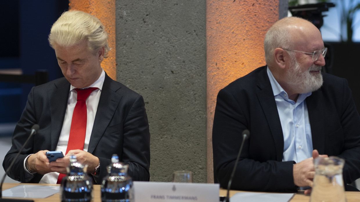 Rechts und Links: der PVV-Vorsitzende Geert Wilders (links) sitzt neben Frans Timmermans, dem Spitzenkandidaten des rot-grünen Wahlbündnis