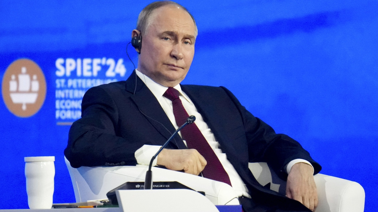 Vage Drohungen: Putin bei seinem „Davos“ in Petersburg