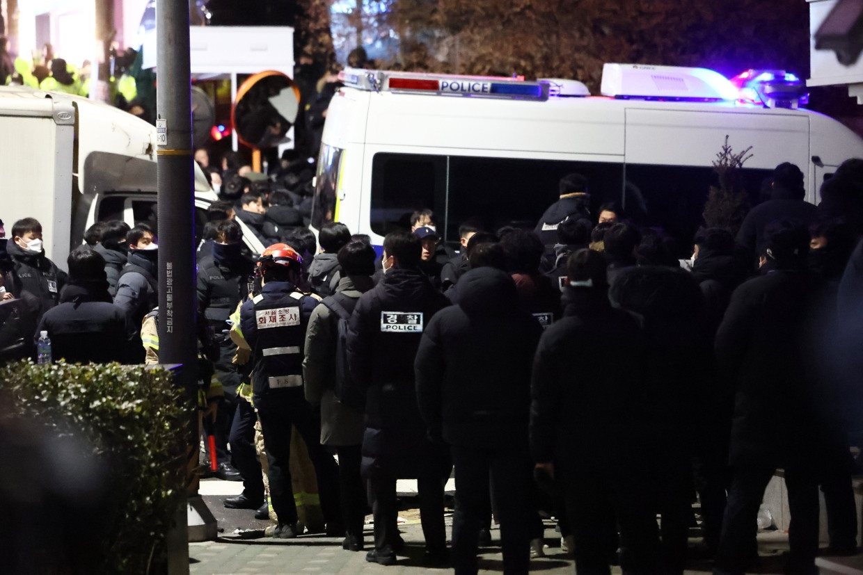 Einsatzkräfte vor dem Haus des südkoreanischen Präsidenten