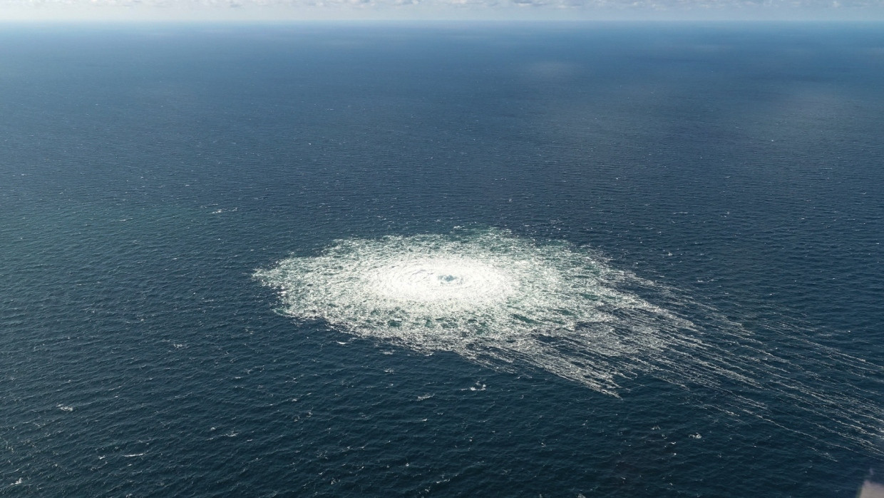 Dänemark, Bornholm: Das vom dänischen Verteidigungskommando zur Verfügung gestellte Foto zeigt das Nord-Stream-2-Gasleck in der Nähe von Bornholm aus der Luft.