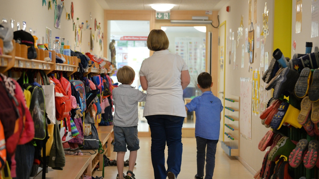 Fachkräfte gesucht: Erzieherin im Kindergarten