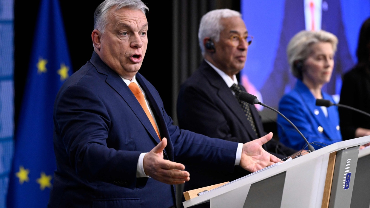 Ungarns Ministerpräsident Viktor Orbán bei einer Pressekonferenz neben der EU-Kommissionspräsidentin Urusula von der Leyen und dem Ratspräsidenten António Costa