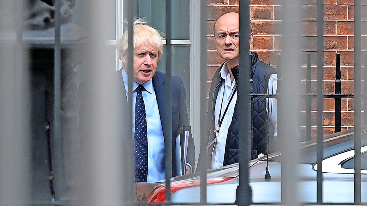 Der britische Premierminister Boris Johnson (links) und sein ehemaliger Berater Dominic Cummings