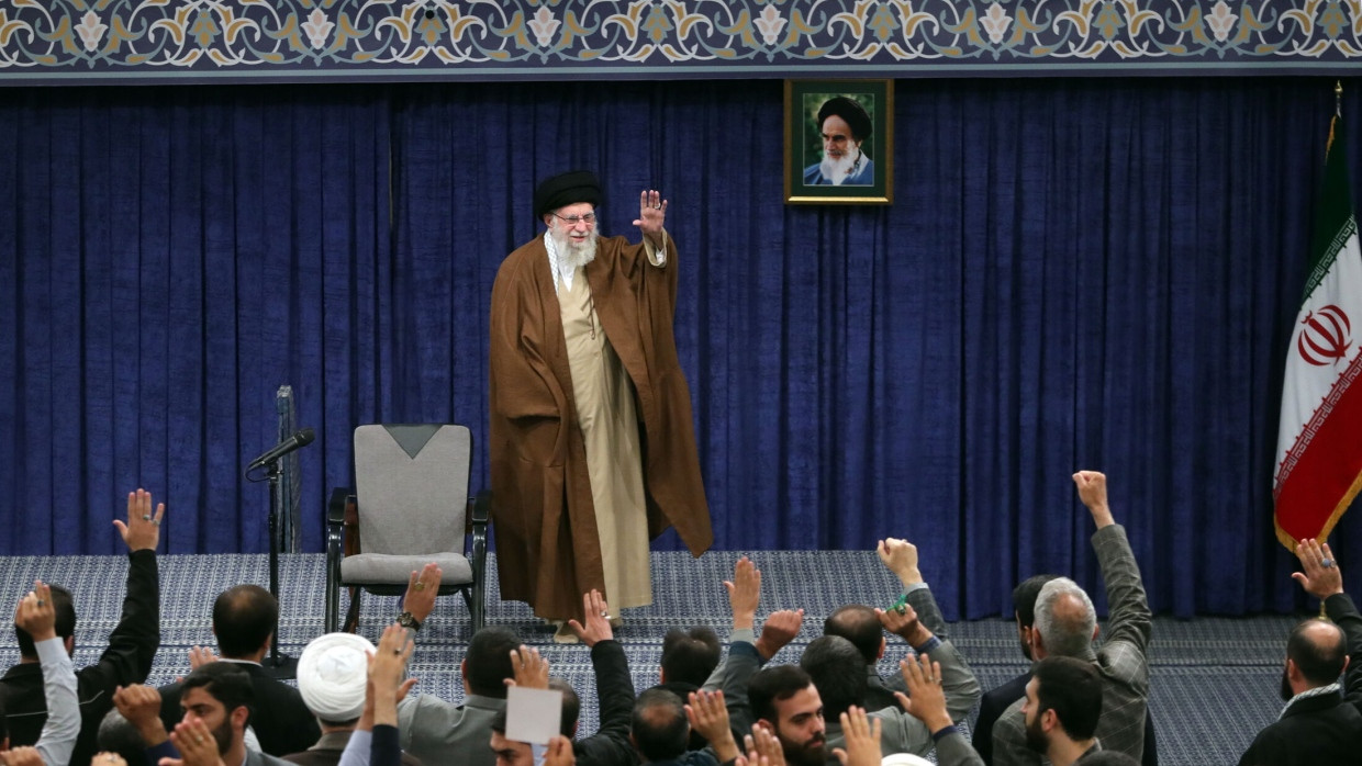 Irans Oberster Führer Ali Khamenei spricht am Mittwoch in Teheran über die Lage in Syrien.