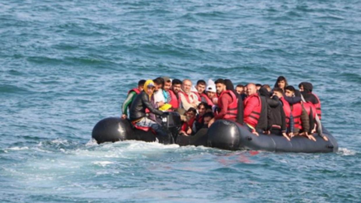 Migranten auf einem Schlauchboot im Ärmelkanal