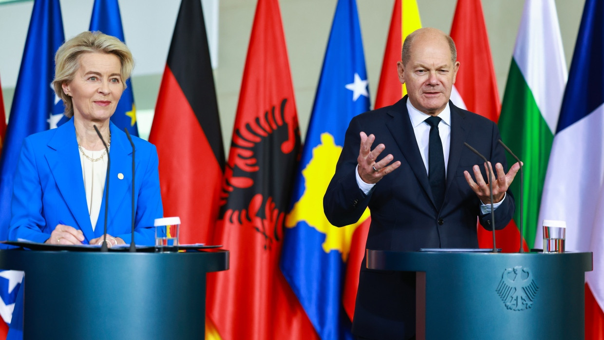 EU-Kommisionspräsidentin Ursula von der Leyen und Bundeskanzler Olaf Scholz am Montag in Berlin