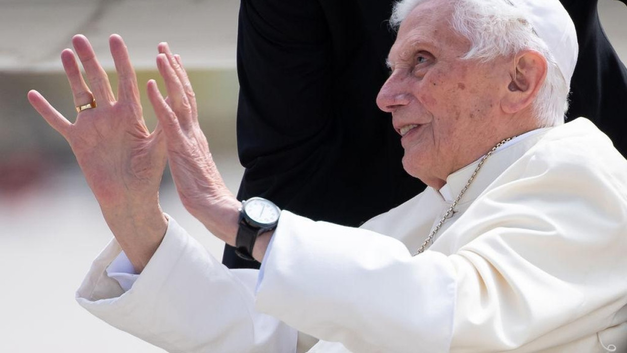 Papst Benedikt XVI. im Juni 2020 am Flughafen München