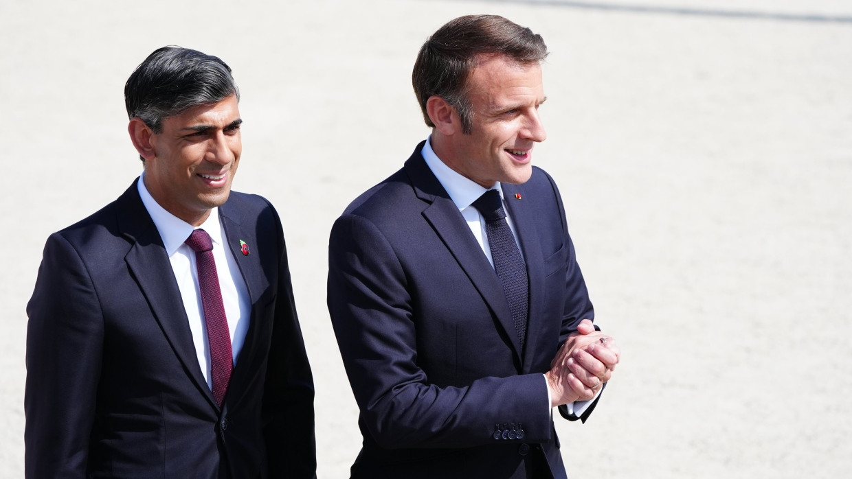 Emmanuel Macron und Rishi Sunak kommen zur nationalen Gedenkveranstaltung des Vereinigten Königreichs zum 80. Jahrestag des D-Day am britischen Normandie-Denkmal in der Normandie.