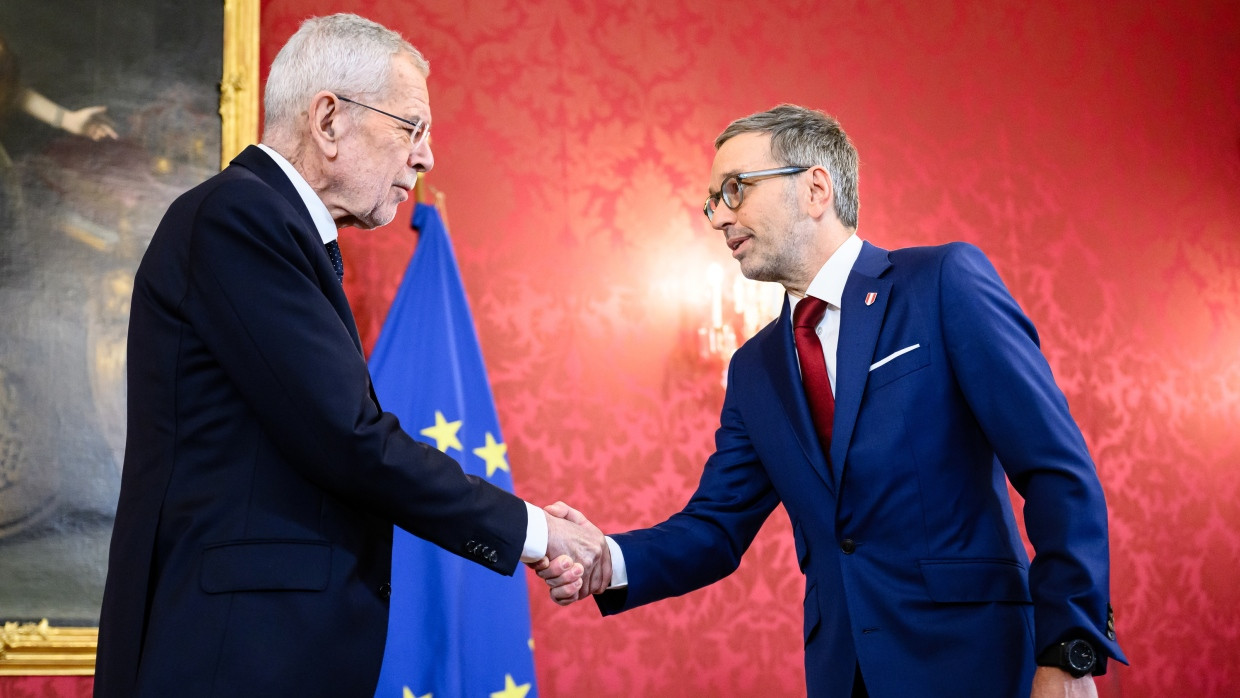 Bundespräsident Alexander Van der Bellen (links) und FPÖ-Chef Herbert Kickl am Montagvormittag in der Wiener Hofburg