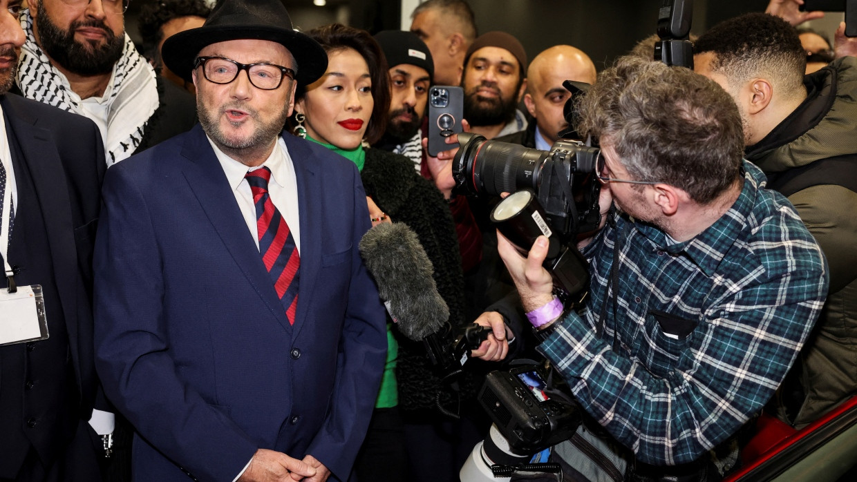 George Galloway nach seinem Wahlsieg am Donnerstag in Rochdale