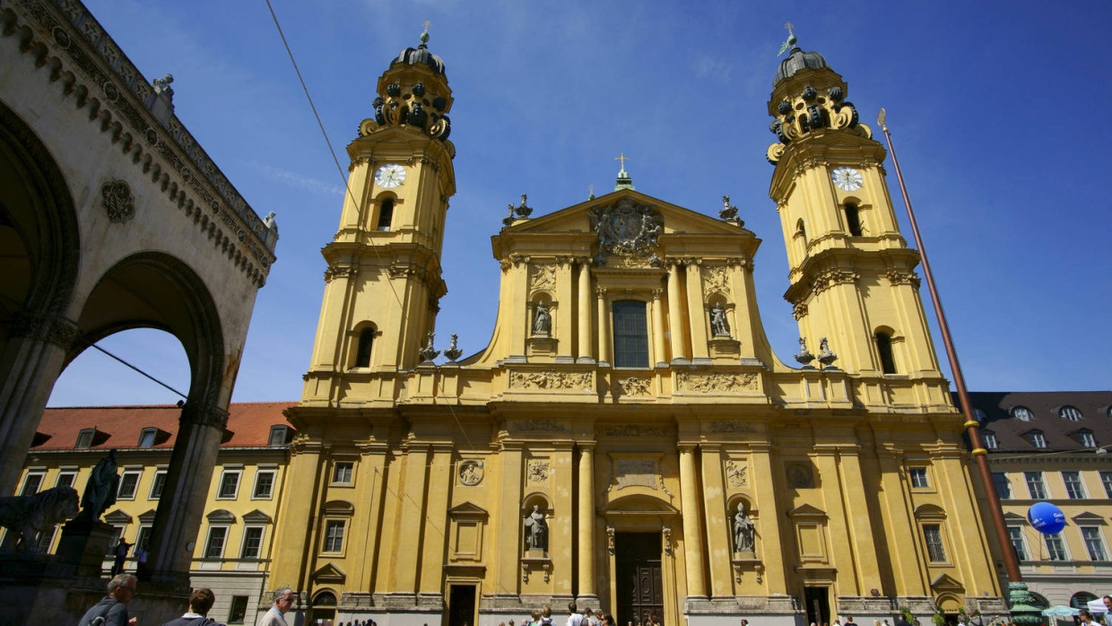 Inspiriert von Sant`Andrea della Valle in Rom: die Münchner Theatinerkirche.