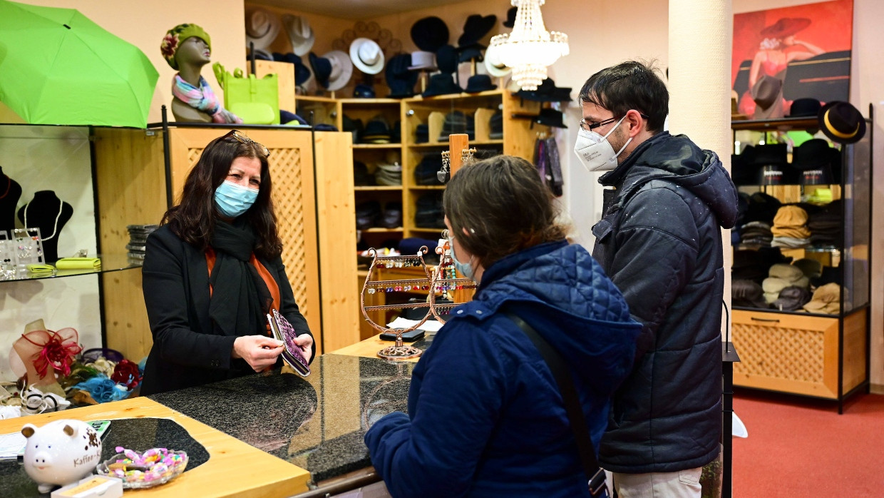 Tübingen in Alsfeld: „Erst testen, dann shoppen“ in einem Hutgeschäft zur Freude beider Seiten