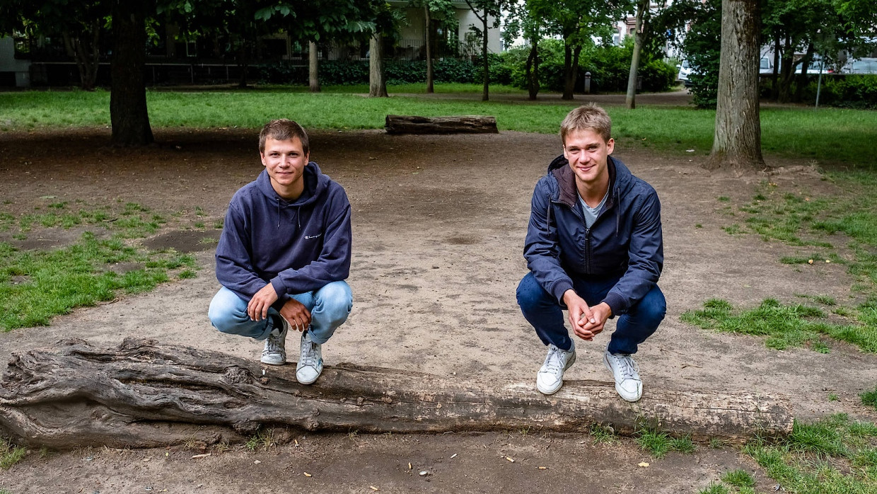 Pläne auf Eis: Augustin Berghof (links) und Till Müller haben im Corona-Jahr Abitur gemacht.