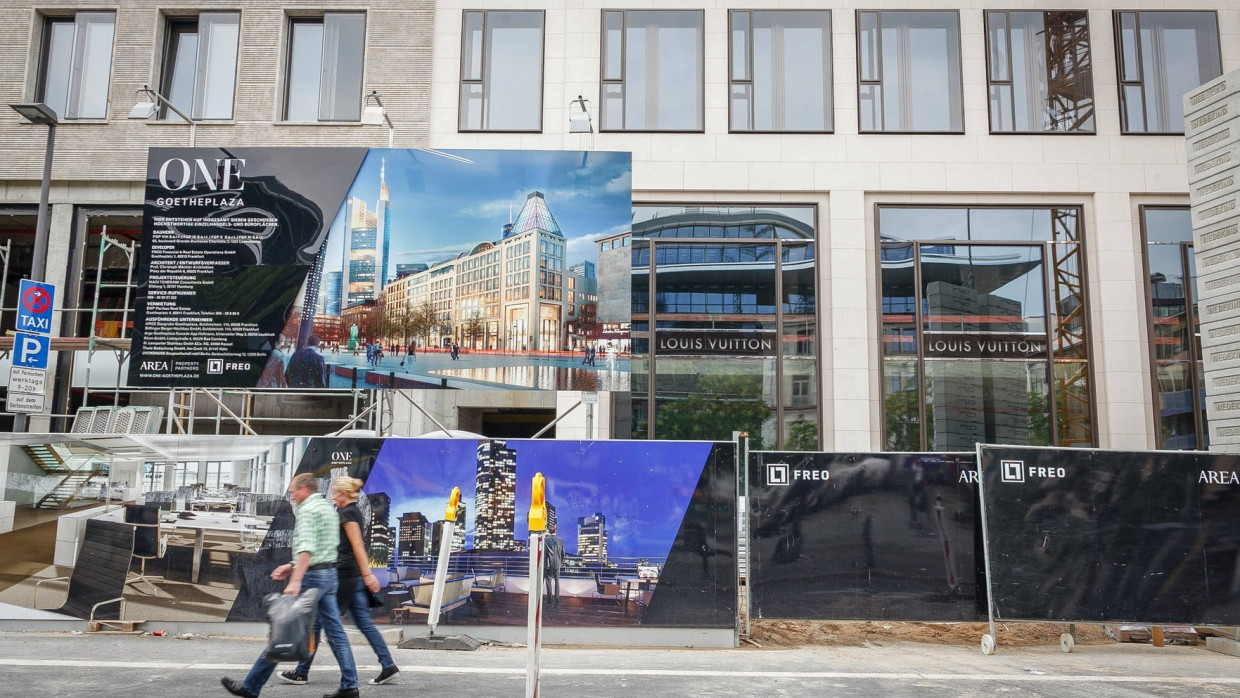 Wie auf dem Bauschild soll es einmal aussehen: das One Goethe Plaza in der Frankfurter Innenstadt.