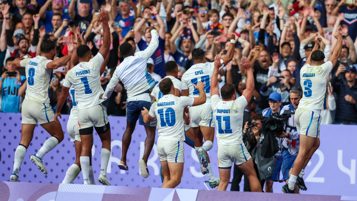 Kollektiver Sieg, kollektiver Jubel: Frankreichs Rugby-Herren bejubeln die Goldmedaille nach dem FInale gegen Fidschi.