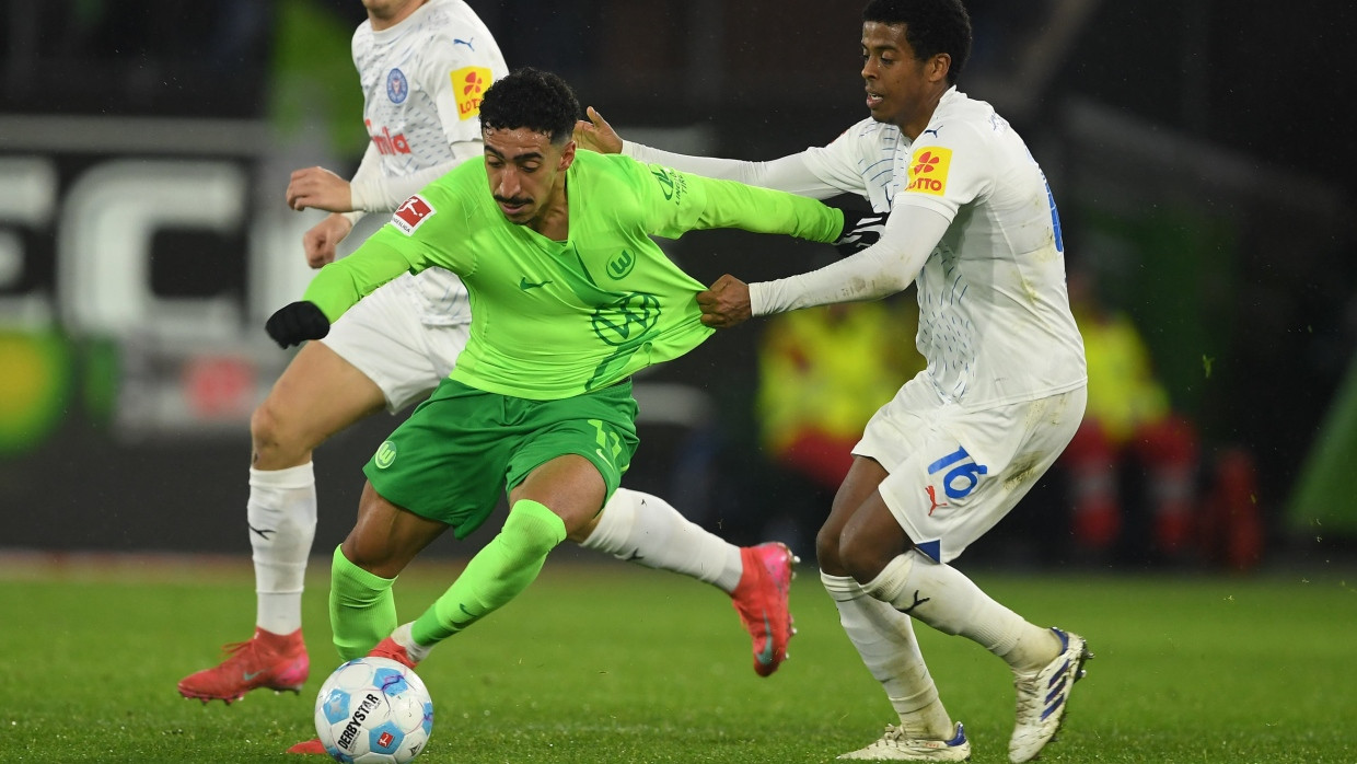 Holstein Kiel und der VfL Wolfsburg trennen sich mit einem 2:2-Unentschieden.