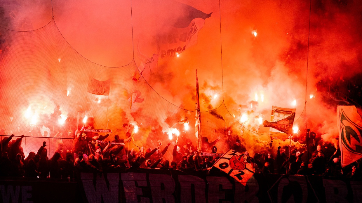 Der Bremer Innensenator Ulrich Mäurer bringt einen Punktabzug für Pyro-Vergehen ins Gespräch.