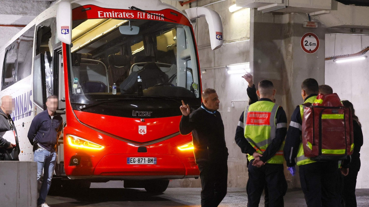 Zerbrochene Fenster: Der Team-Bus von Olympique Lyon