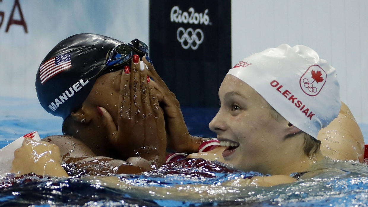 Unglaublich, aber wahr: Simone Manuel (links) und Penny Oleksiak gewannen beide Gold.