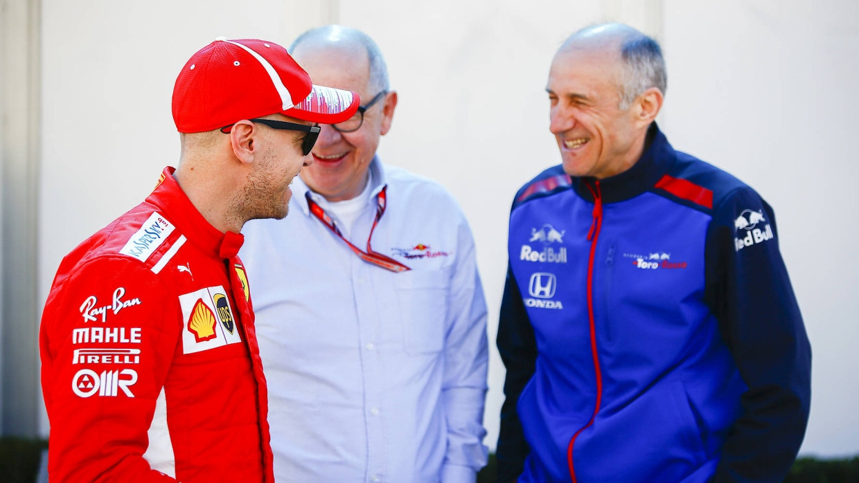 Was bringt die Zukunft der Formel 1? Franz Tost (rechts) mit Sebastian Vettel.