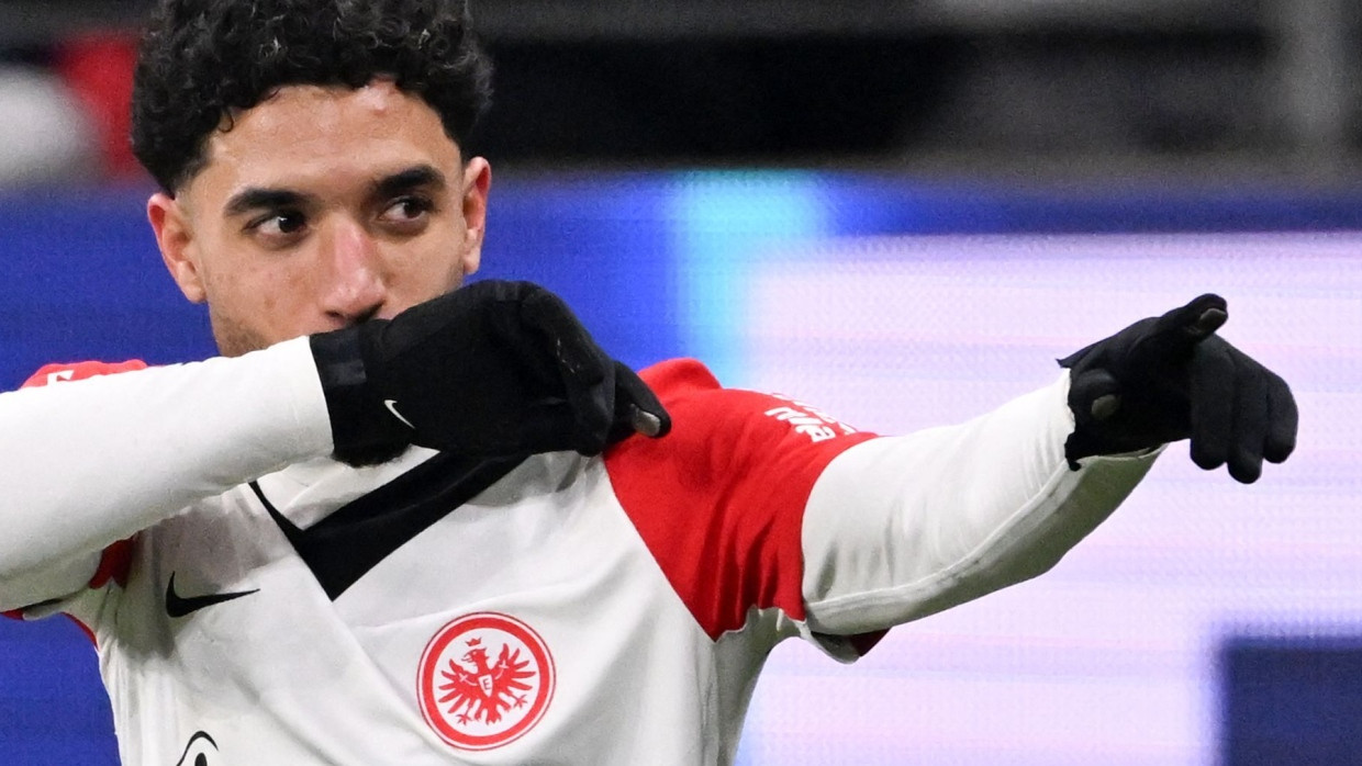 Ein Tor selbst erzielt, zwei Treffer vorbereitet: Omar Marmoush steht bei Eintracht Frankfurt abermals im Fokus.