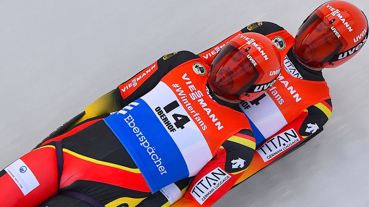 Blick nach vorne: Tobias Wendl und Tobias Arlt sind beim Rodel-Weltcup in Oberhof erfolgreich.